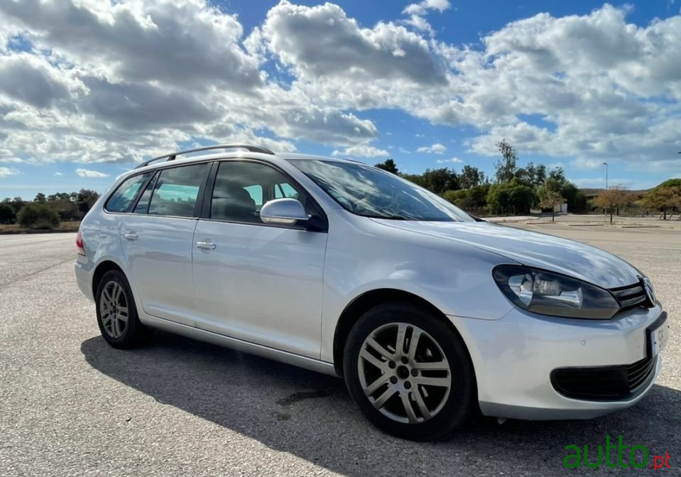 2010' Volkswagen Golf Variant photo #1