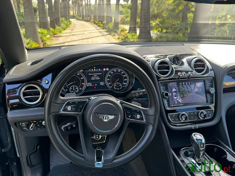 2018' Bentley Bentayga V8 photo #5