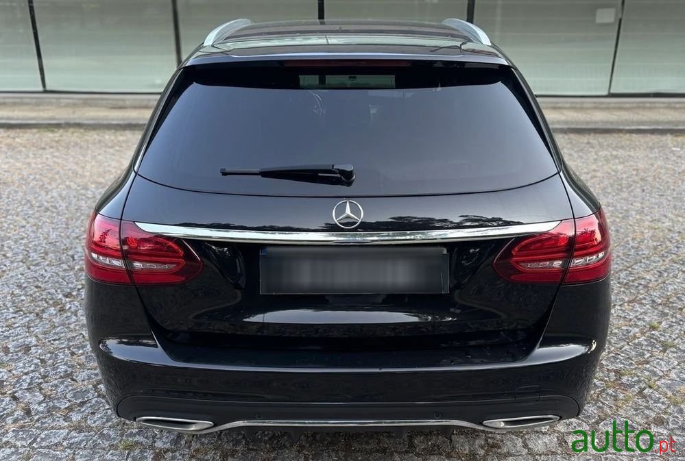 2018' Mercedes-Benz Classe C photo #6