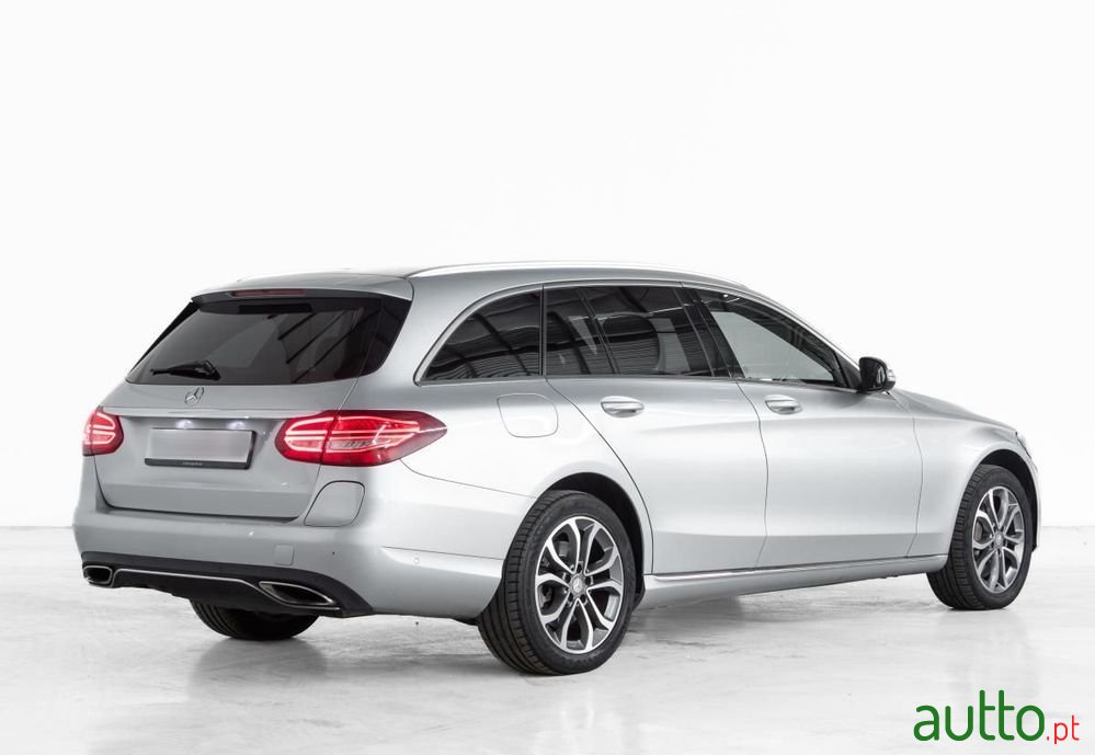 2015' Mercedes-Benz Classe C photo #3