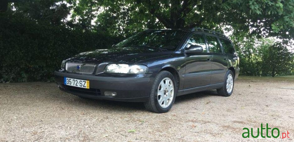 2002' Volvo V70 2.4 D5 photo #1