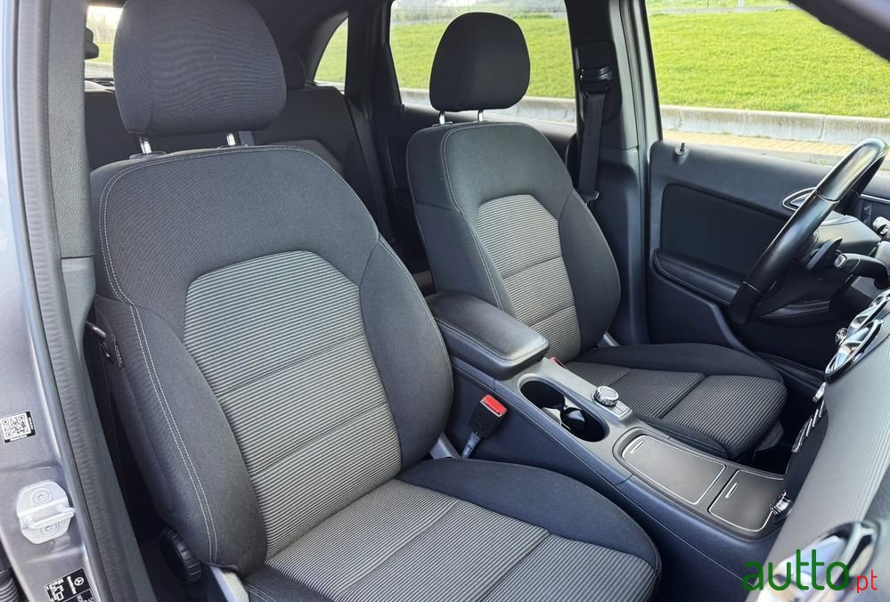 2015' Mercedes-Benz Classe B photo #3