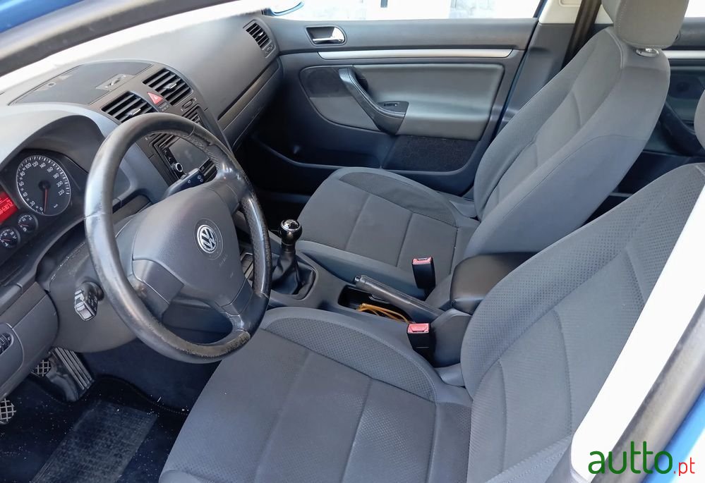 2003' Volkswagen Golf photo #6