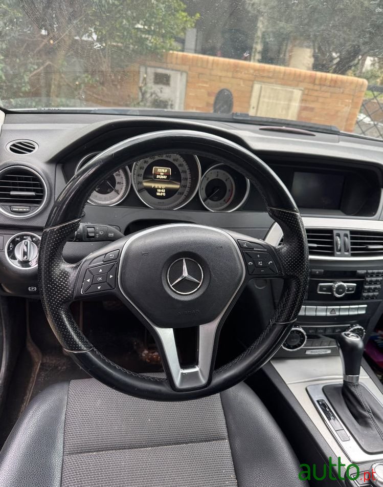 2012' Mercedes-Benz 220 photo #5