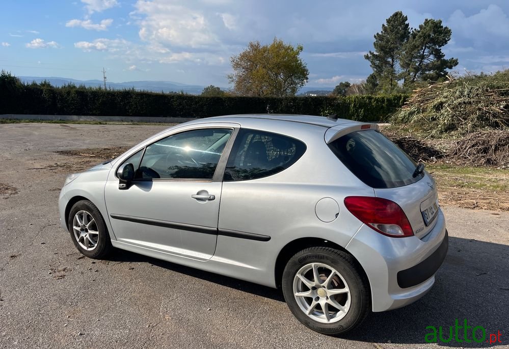 2010' Peugeot 207 1.6 Hdi Sport photo #3