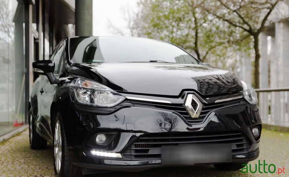2019' Renault Clio photo #5