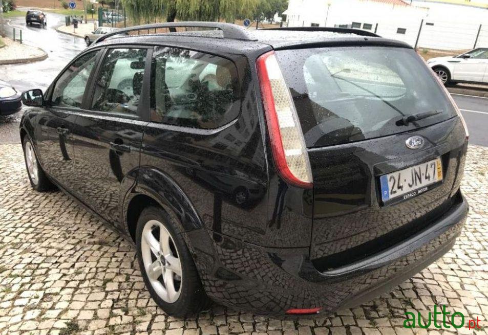 2010' Ford Focus Sw photo #1