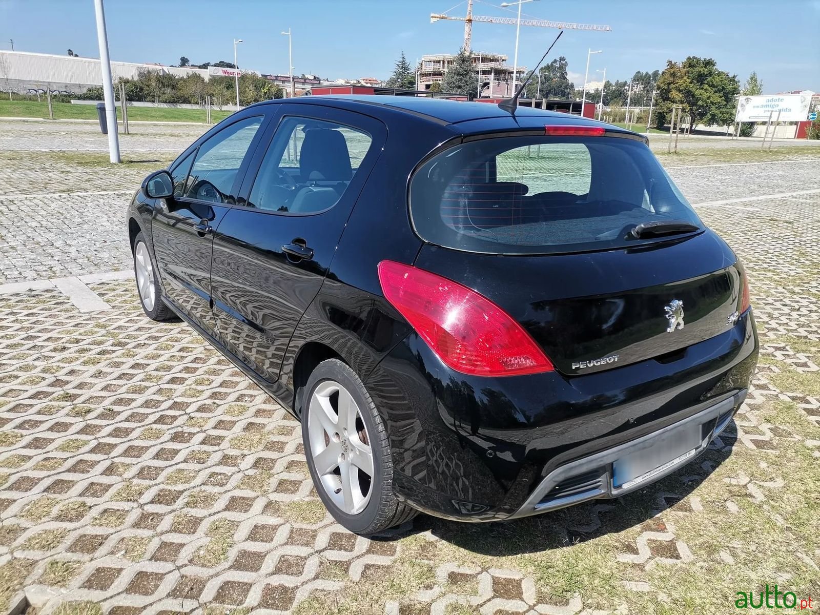 2010' Peugeot 308 photo #2