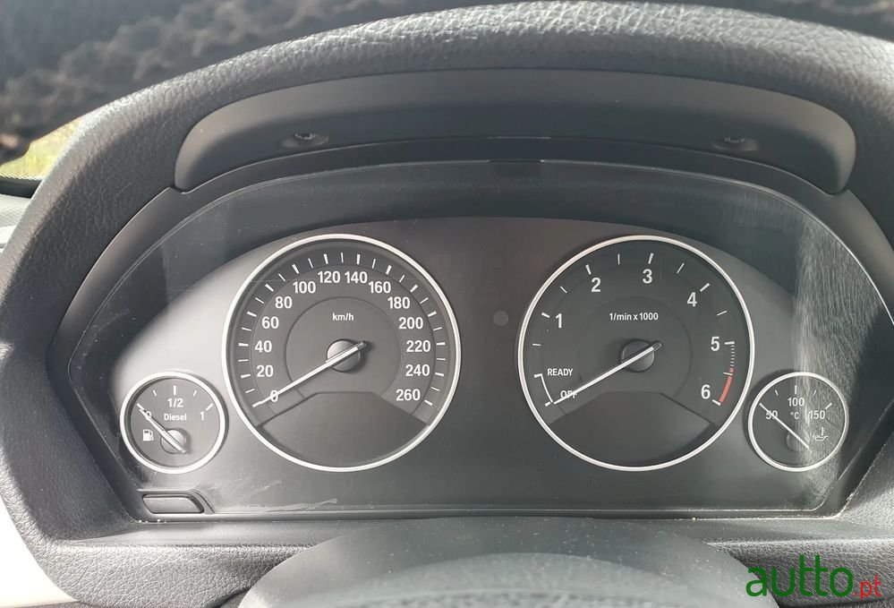 2013' BMW 320 photo #2