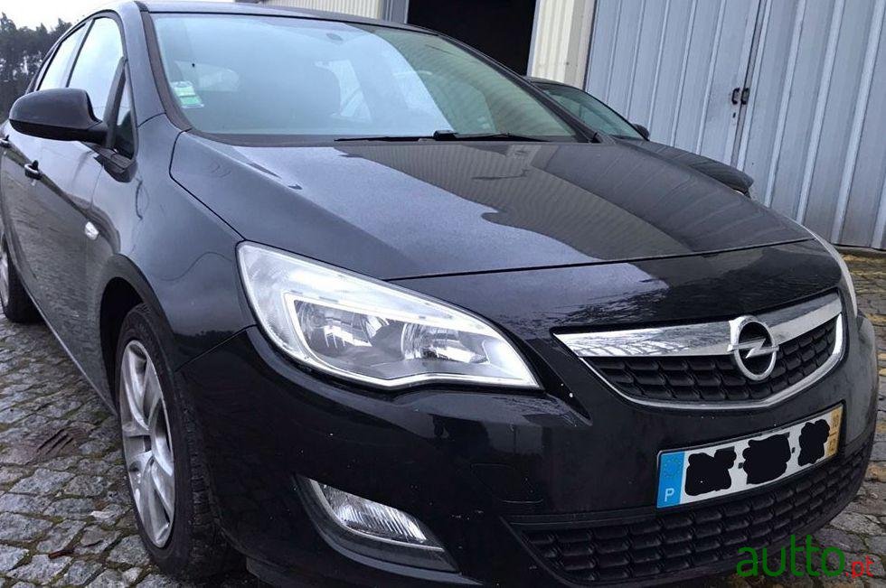 2010' Opel Astra 1.3 Ecoflex photo #1