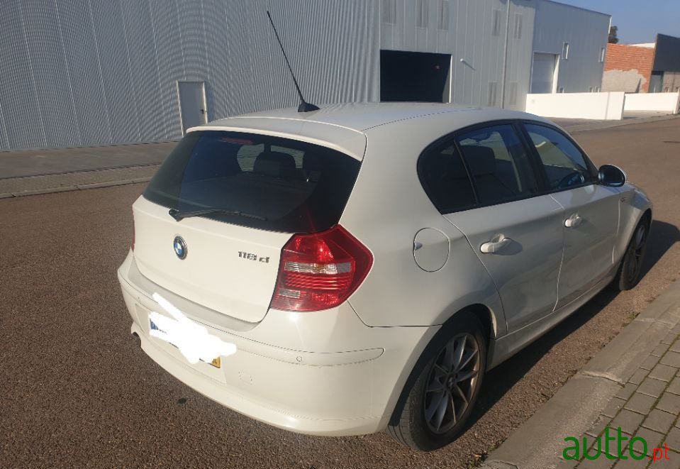 2011' BMW 118 photo #2