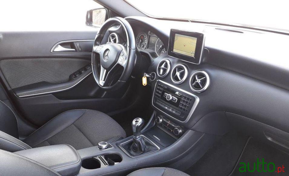 2015' Mercedes-Benz A-180 Cdi photo #2