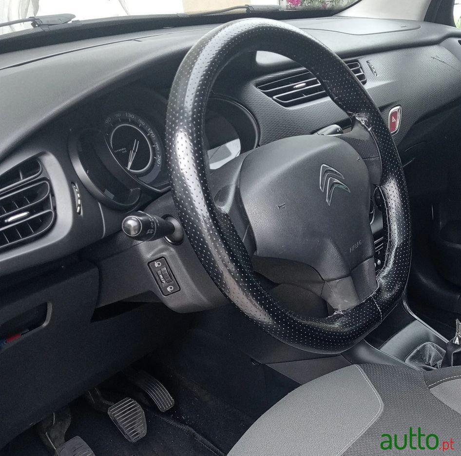 2011' Citroen C3 photo #3