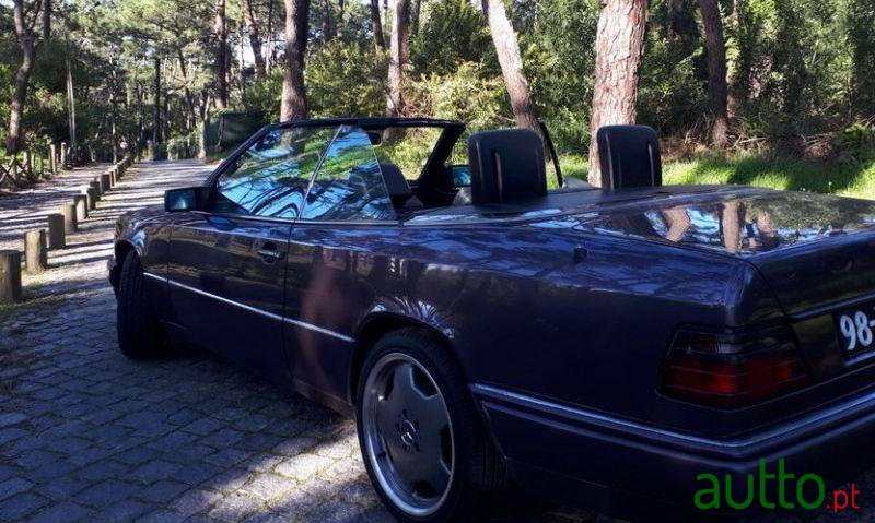 1995' Mercedes-Benz E-220 Cabrio photo #1