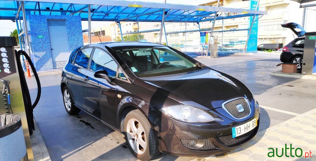 2009' SEAT Leon photo #6