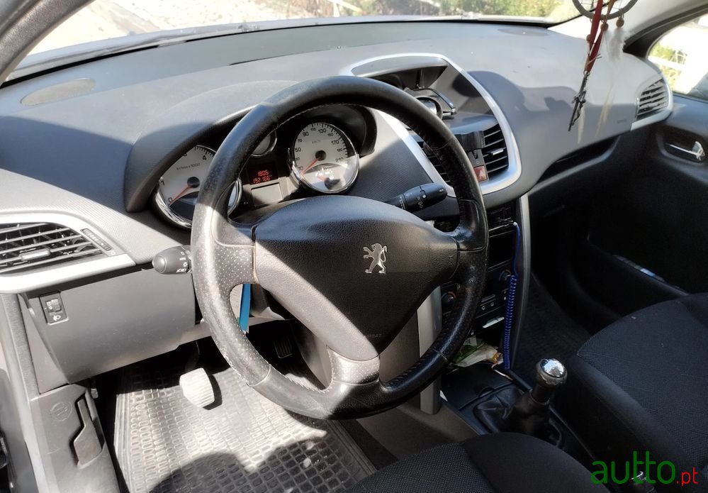 2009' Peugeot 207 1.4 Hdi Sport photo #5