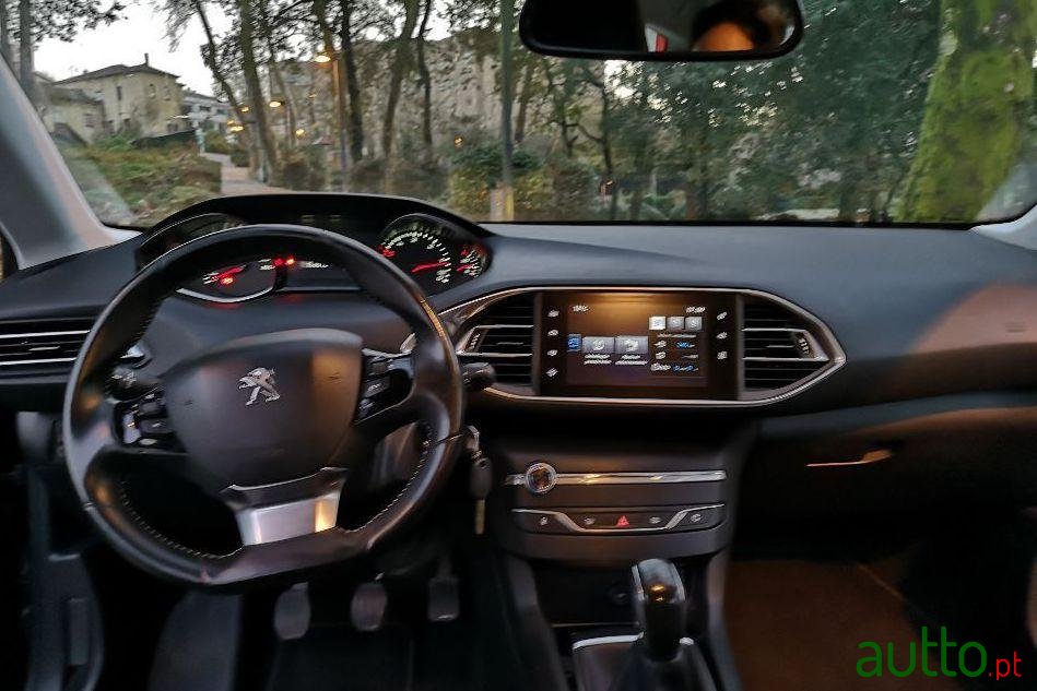 2016' Peugeot 308 photo #2