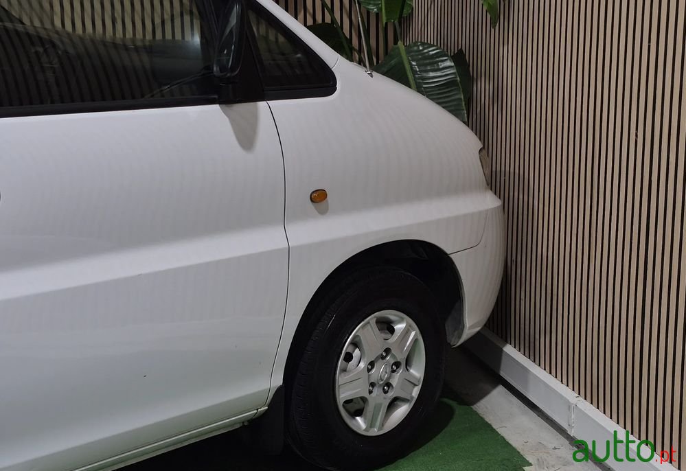 2002' Hyundai H-1 photo #6