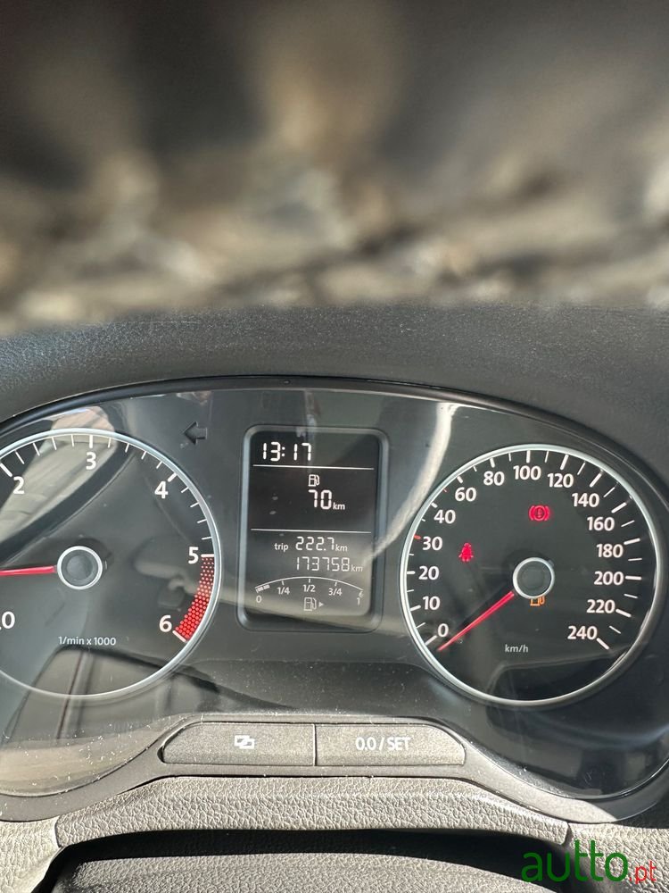 2011' Volkswagen Polo 1.6 Tdi Highline photo #5