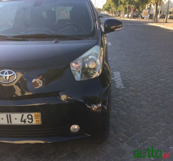 2009' Toyota iQ photo #2