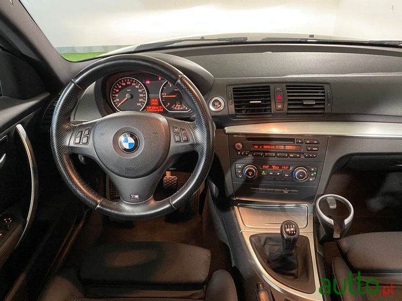 2011' BMW 118 photo #5