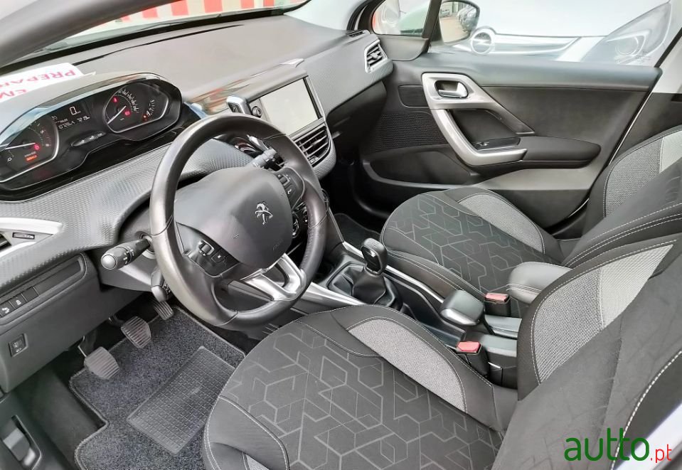 2016' Peugeot 2008 photo #5
