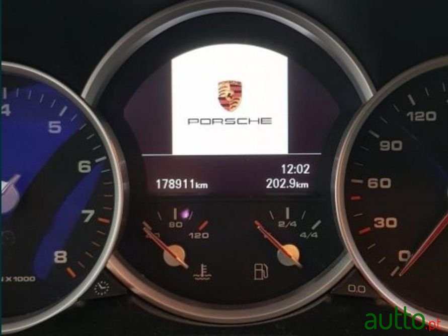 2005' Porsche Cayenne photo #3