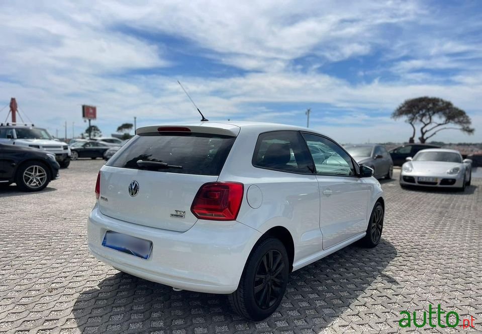 2014' Volkswagen Polo photo #4