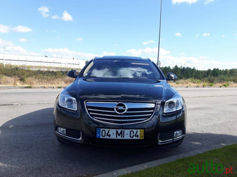 2011' Opel Insignia Sports Tourer 2.0 photo #3