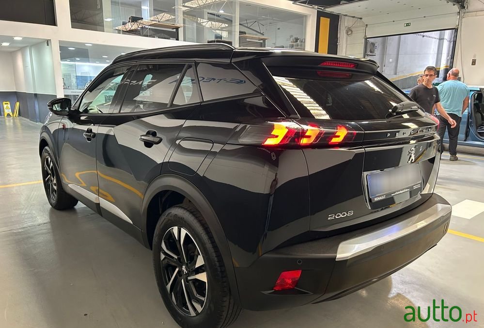 2023' Peugeot 2008 photo #6
