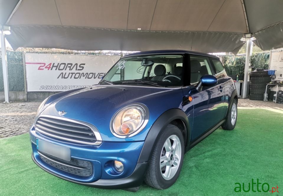 2011' MINI Cooper photo #3