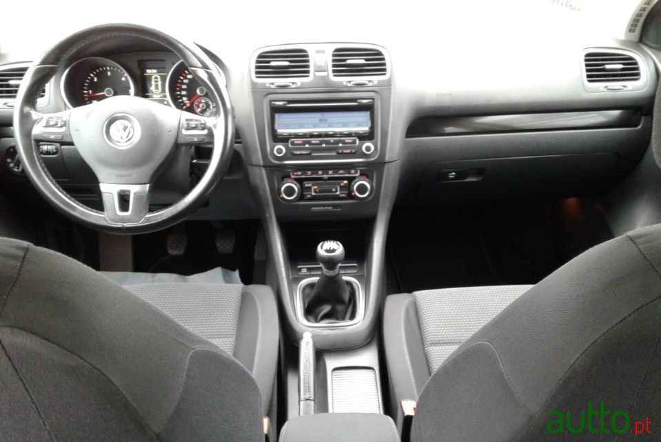 2010' Volkswagen Golf photo #5