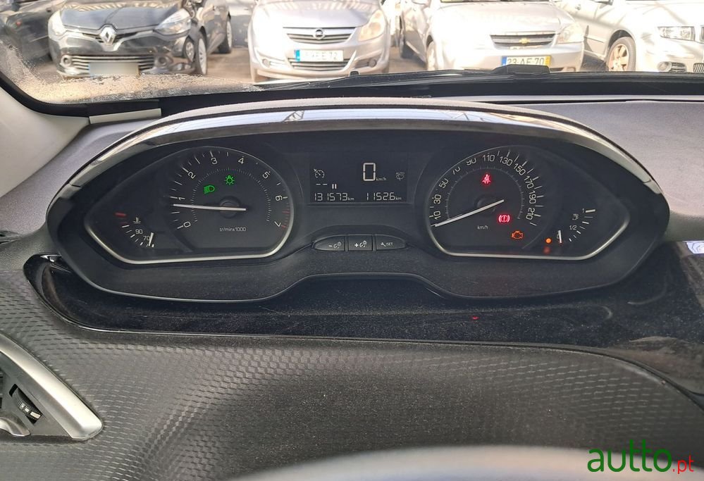 2018' Peugeot 2008 1.2 Puretech Style photo #4
