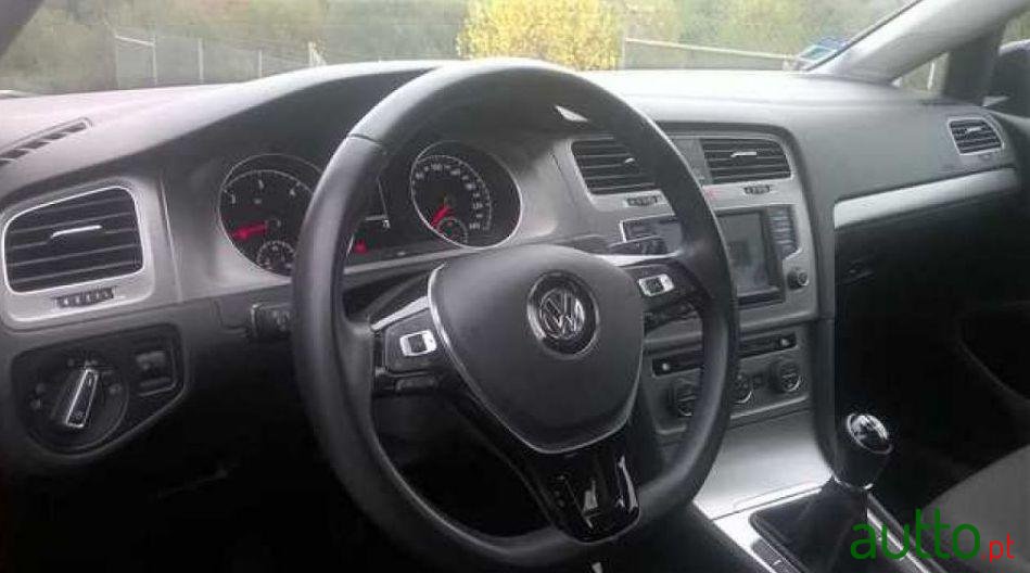 2016' Volkswagen Golf photo #2