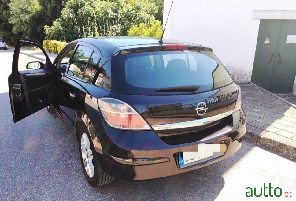 2008' Opel Astra photo #1