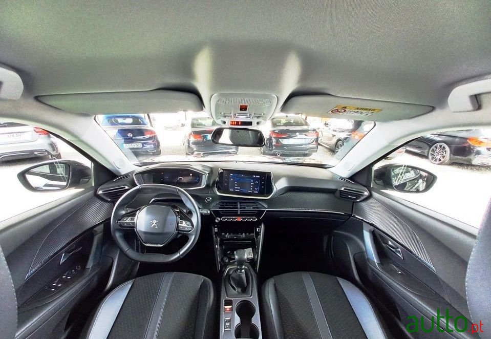 2020' Peugeot 2008 photo #6