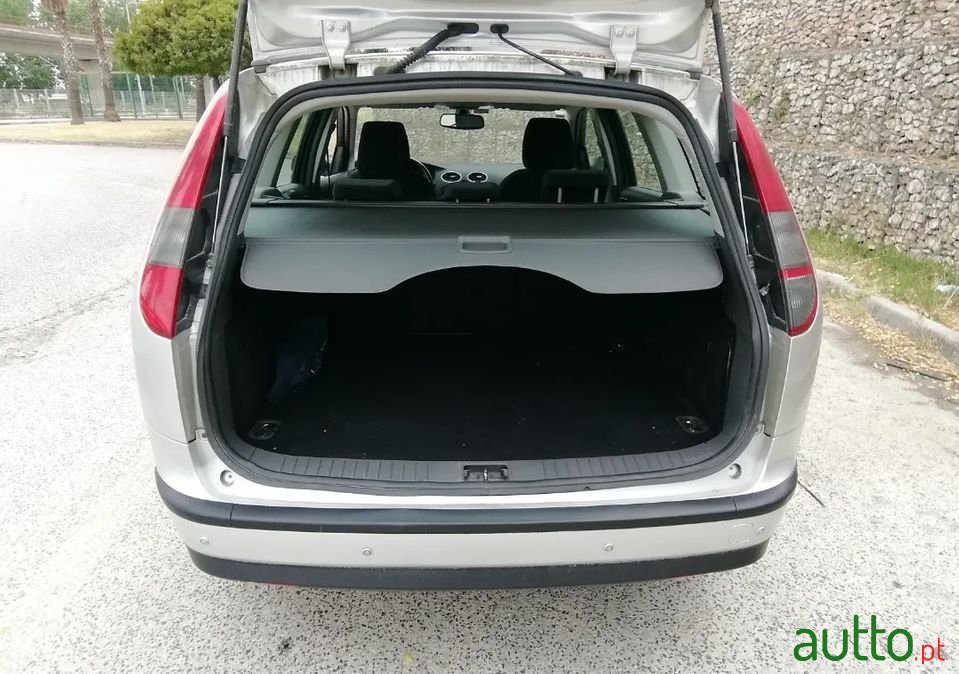 2006' Ford Focus Sw photo #4