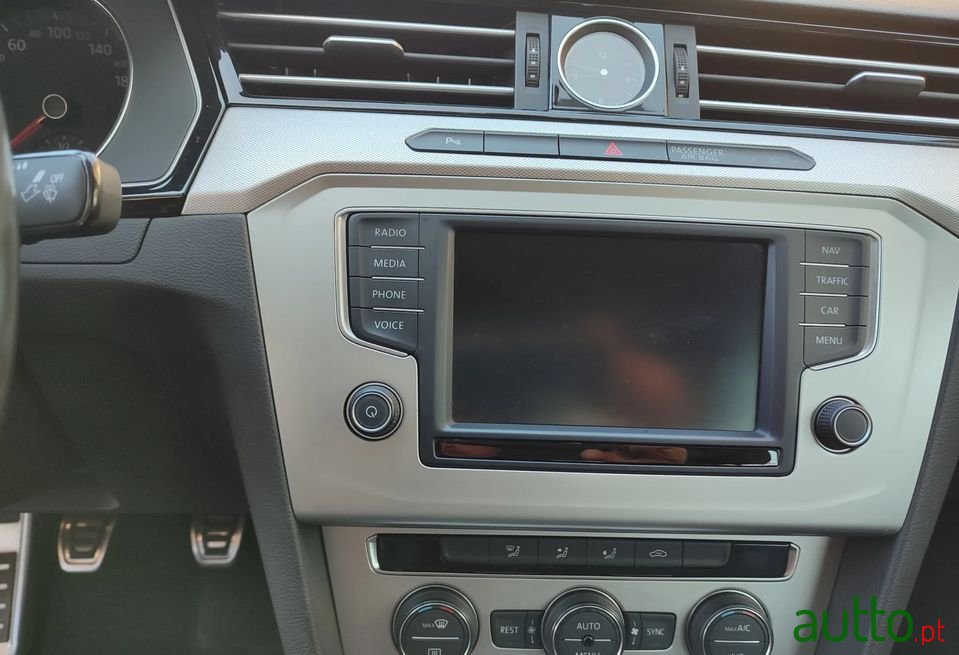 2016' Volkswagen Passat photo #4