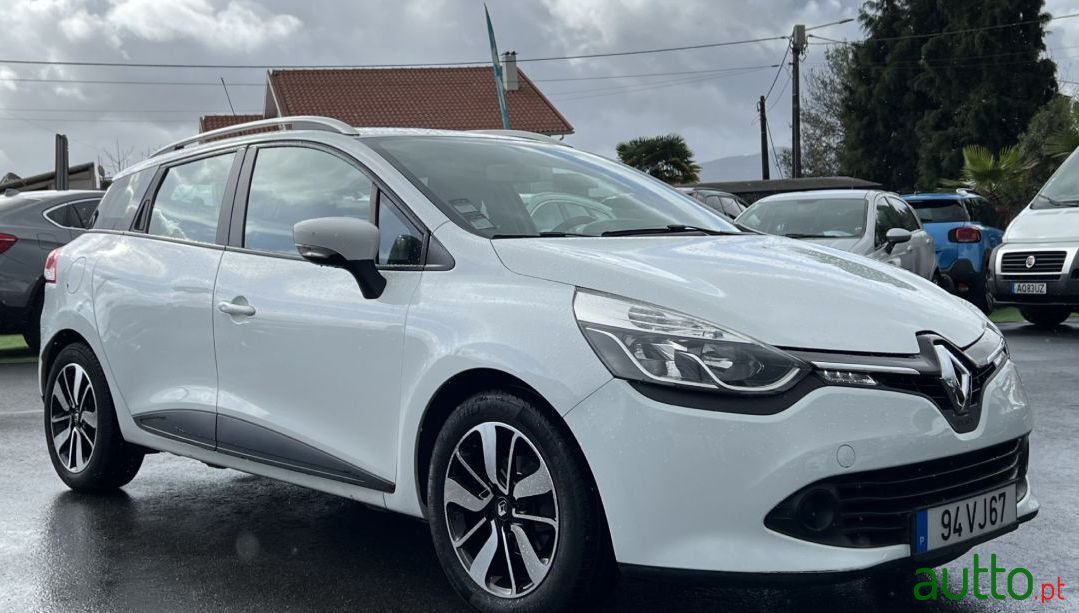 2014' Renault Clio Sport Tourer photo #2