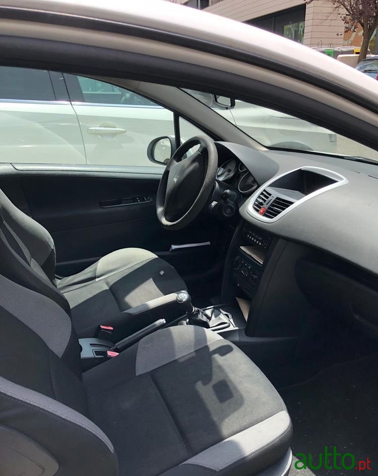 2009' Peugeot 207 photo #5