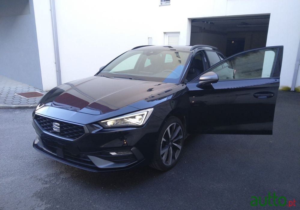 2022' SEAT Leon St photo #2