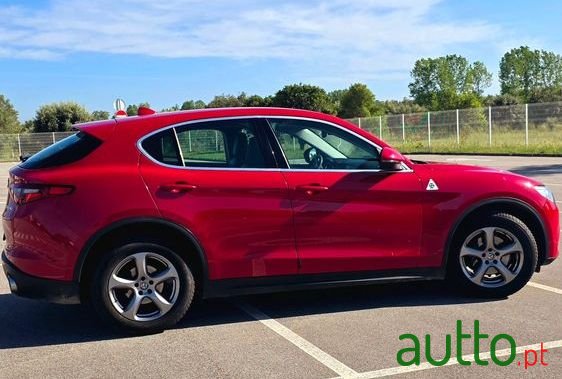 2017' Alfa Romeo Stelvio photo #5