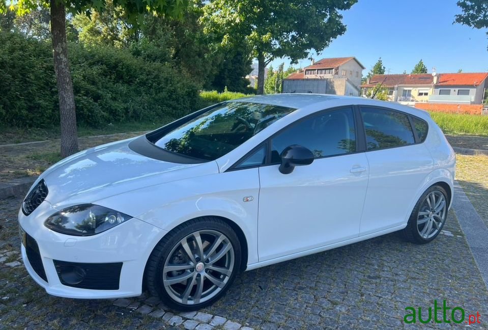 2010' SEAT Leon photo #1