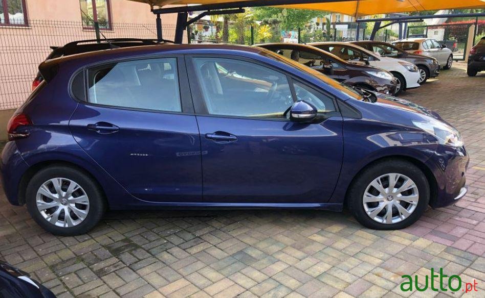 2015' Peugeot 208 photo #3