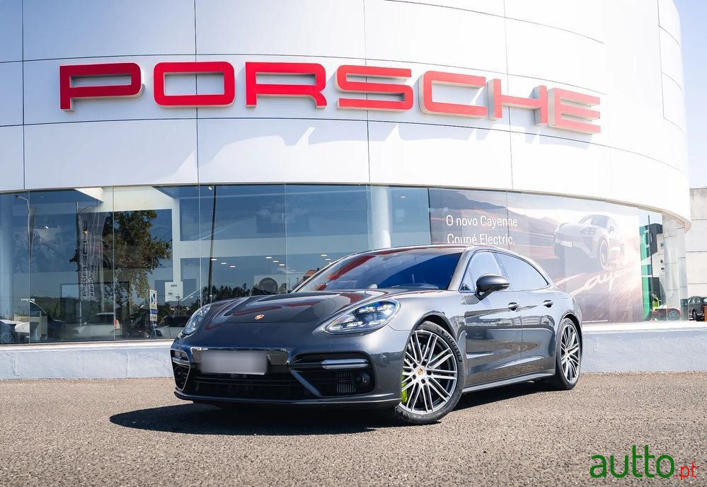 2020' Porsche Panamera Sport Turismo photo #1