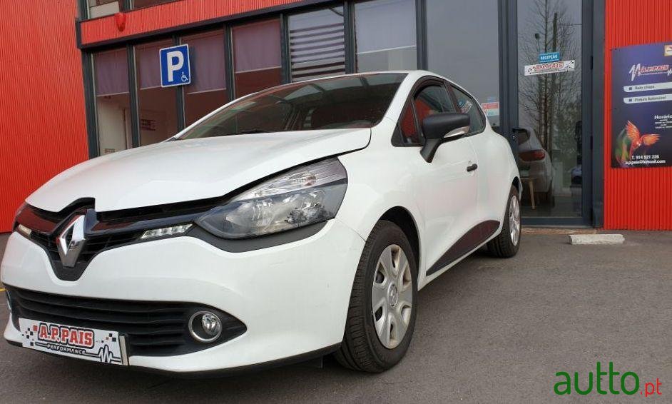 2015' Renault Clio photo #2