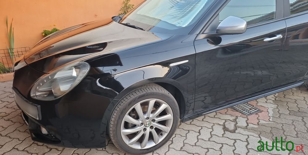 2014' Alfa Romeo Giulietta photo #1