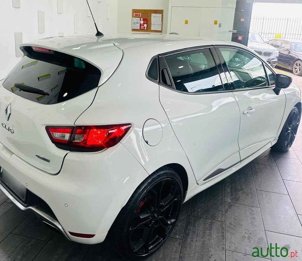 2014' Renault Clio photo #2