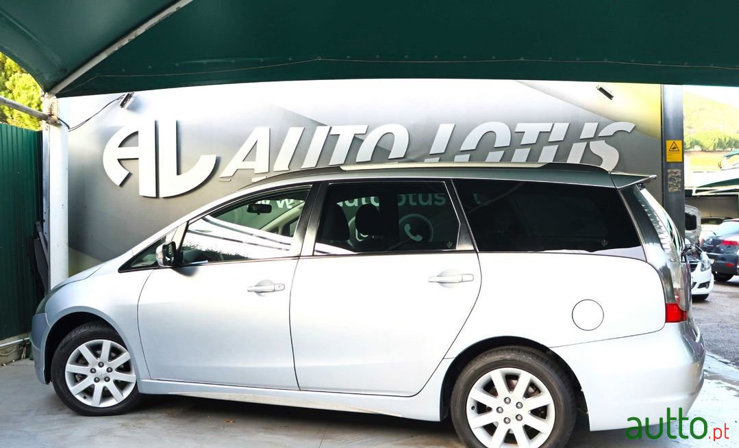 2007' Mitsubishi Grandis photo #4