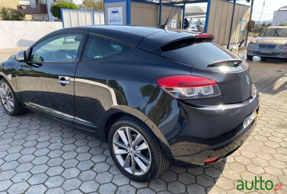 2010' Renault Megane Coupe photo #2